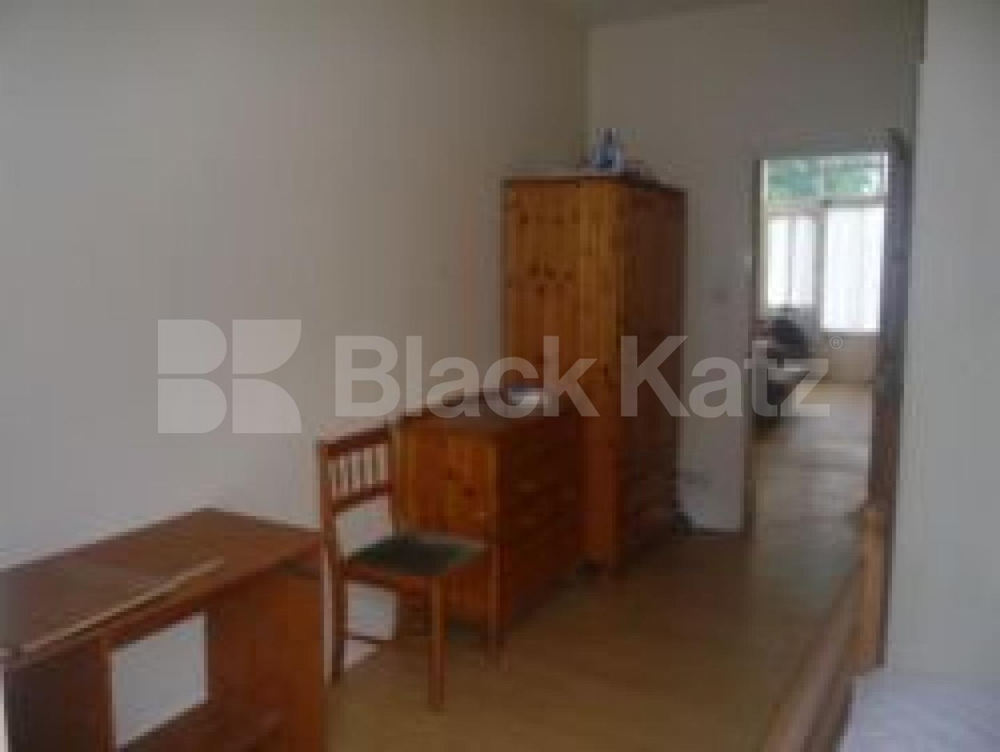 			1 Bedroom, 1 bath, 1 reception Flat			 Pages Lane, MUSWELL HILL N10